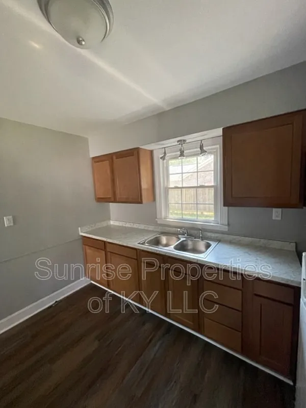 3 bed, 2.0 bath, 1100 sqft, $1,525 — Photo 3