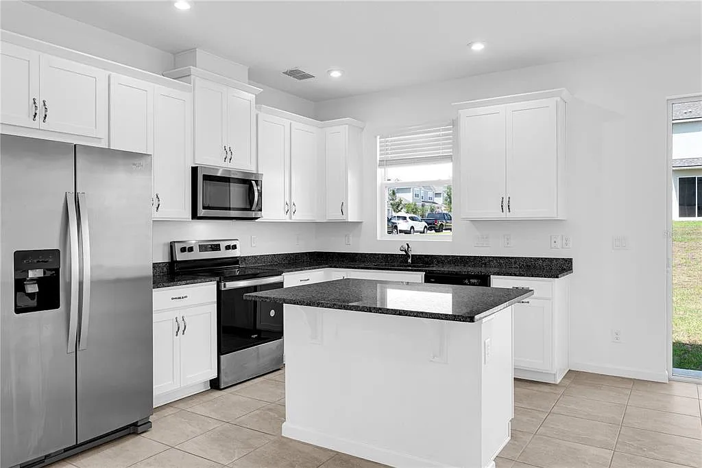 3 bed, 2.5 bath, 1654 sqft, $2,300 — Photo 4