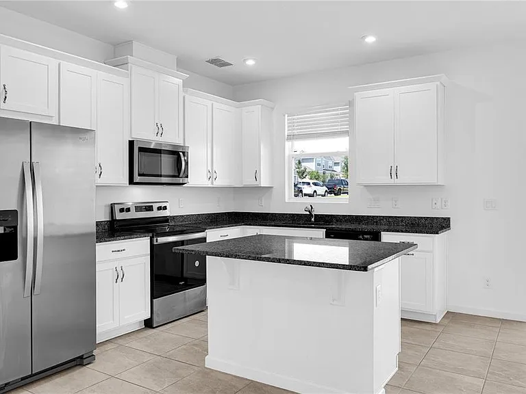 1100 Lakeshore Breeze Pl — Photo 4