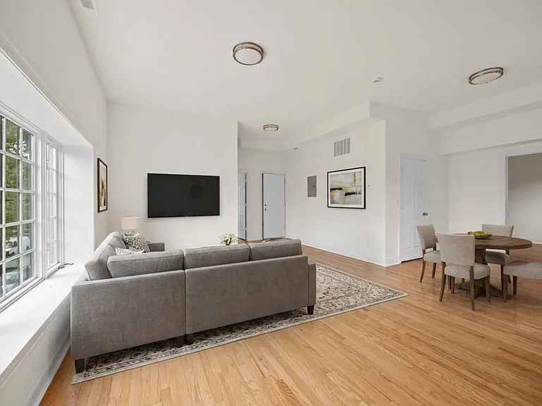 3107 N Harding Ave #1W — Photo 5