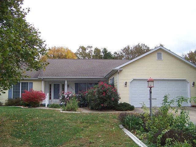 1st image of 305 Gainesborough Ct