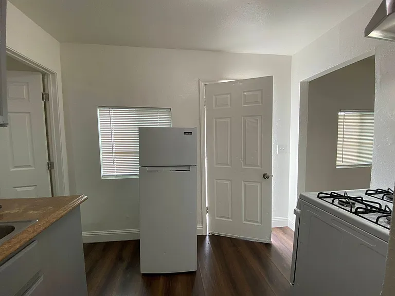 462 Delhi Ave #3 — Photo 4