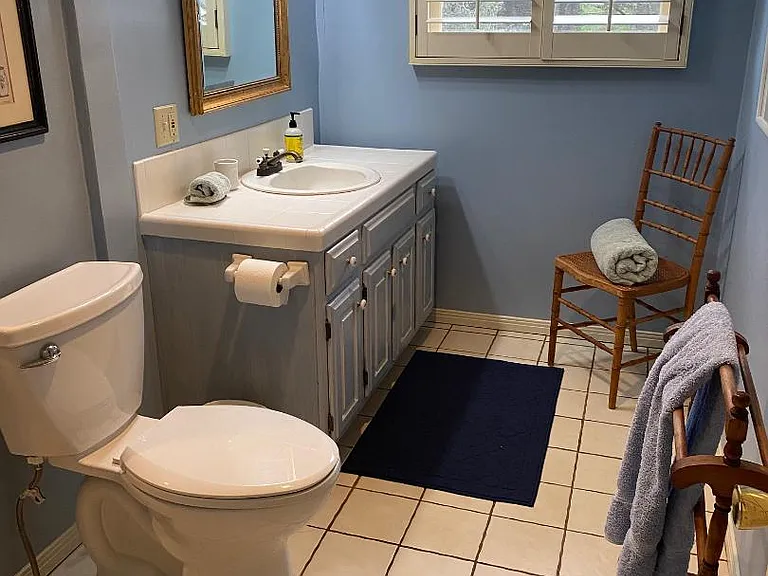 Lilac Dr — Photo 22