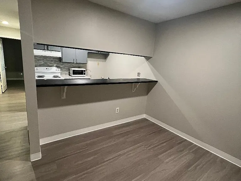 6570 E Mississippi Ave — Photo 3