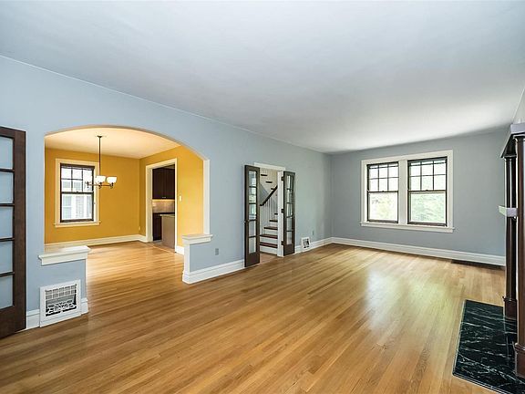 4th image of 742 Yale Ave