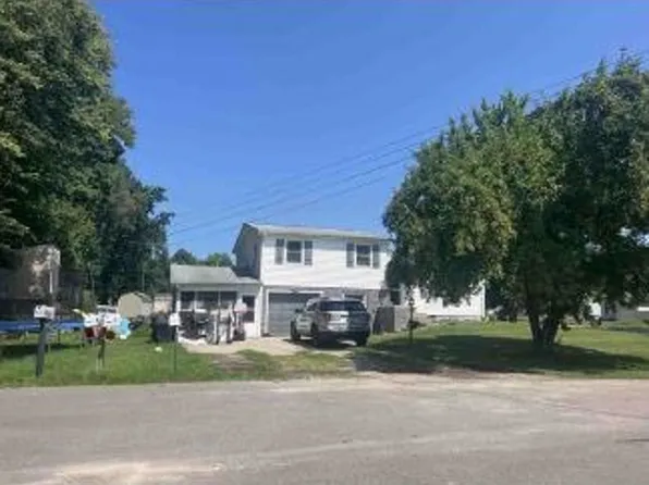 7085 Lake Rd, Coloma, MI 49038
