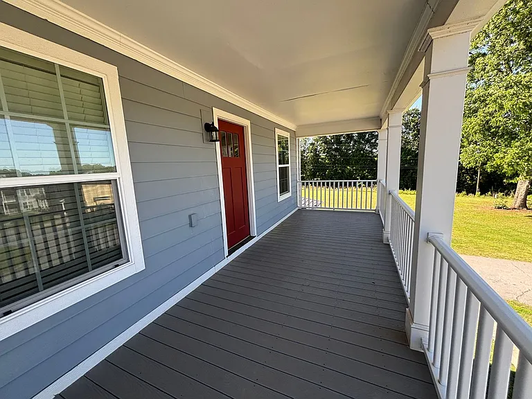 302 Royalview Dr — Photo 4