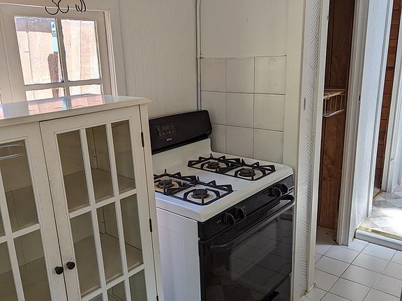 2nd image of 1819 Sonoma Ave