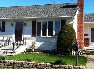 12 Dover St, Lincoln, RI 02860