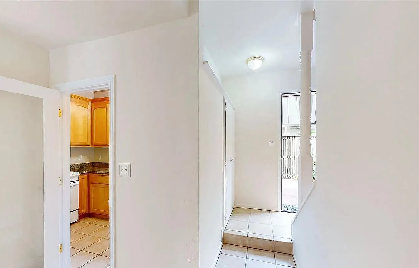 917 Hough Ave — Photo 1