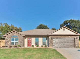 407 Mission Crest Cir, Lindale, TX 75771