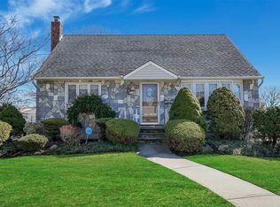 789 Pineneck Rd, Seaford, NY 11783