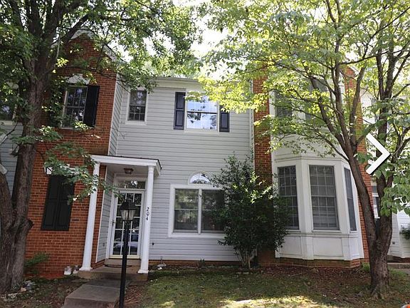 5th image of 204 W Park Dr