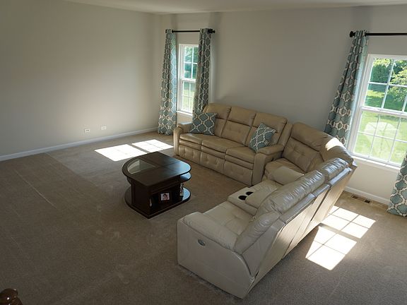 3rd image of 3024 Monterey Ln