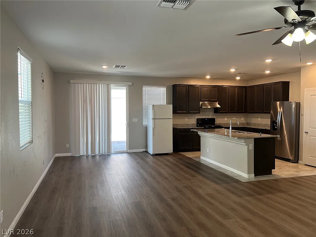 4 bed, 3.0 bath, 2118 sqft, $2,350 — Photo 4