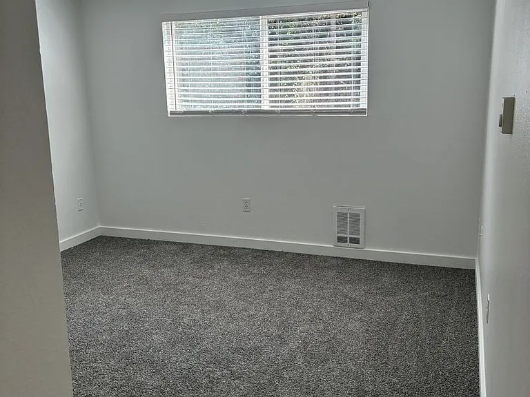 Interlakken Apartments — Photo 14