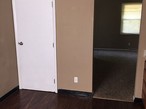 5th image of 1630 Emerald Ave