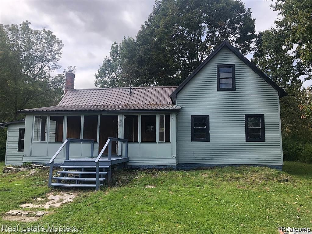 7627 Lapeer Rd, Goodells, MI 48027
