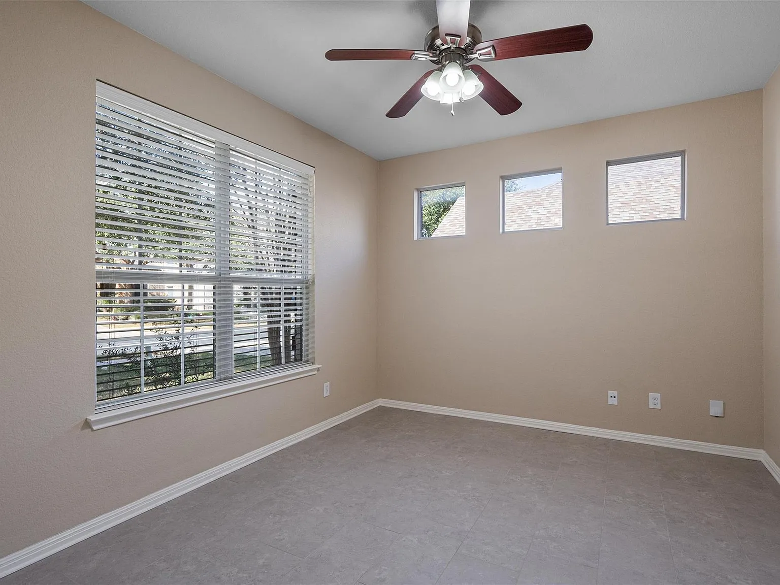 5 bed, 3.5 bath, 3918 sqft, $4,495 — Photo 4