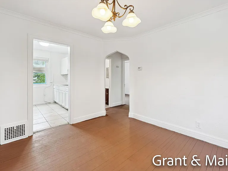 19250 Charest St — Photo 6
