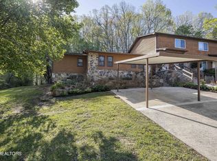 156 Hendrix Dr, Oak Ridge, TN 37830