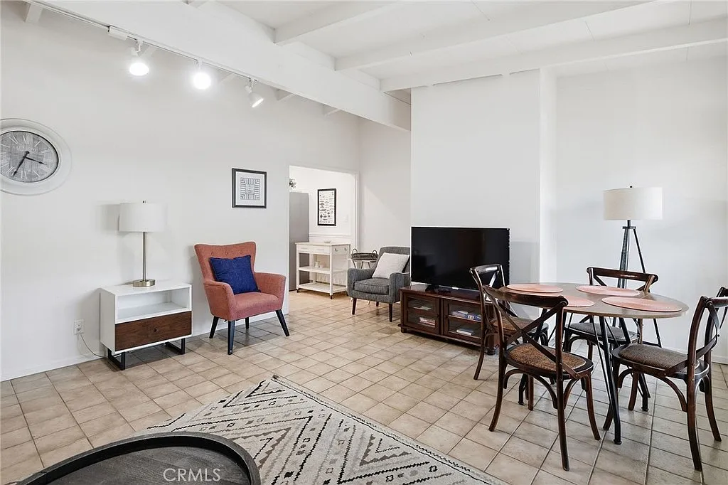 2 bed, 767 sqft, $5,000 — Photo 3