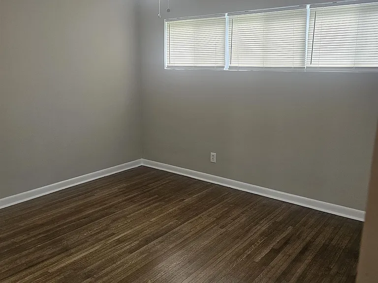 1725 Claire Ave — Photo 17