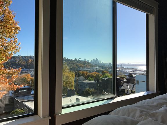 5th image of 2330 W Crockett St #301
