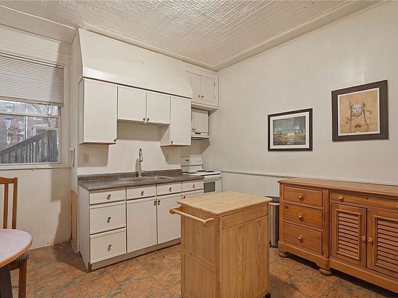 4th image of 1009 Constance St