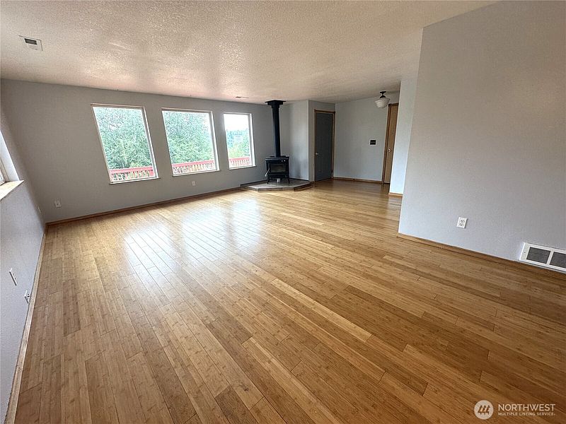 3rd image of 208 Vogel Road