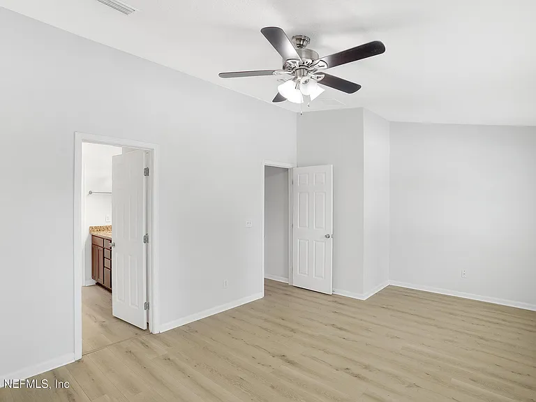 13305 Solar Dr — Photo 17
