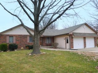 2121 Calumet Dr, Independence, MO 64057