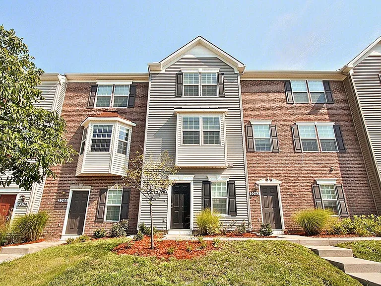 Parkway Oaks Townhomes and Duplexes — Photo 6