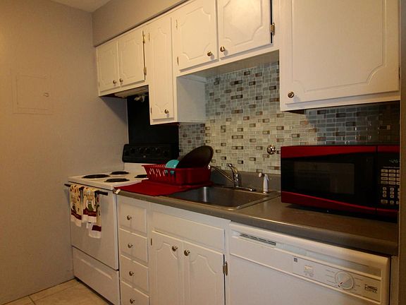 5th image of 1924 Goldsmith Ln Unit 57
