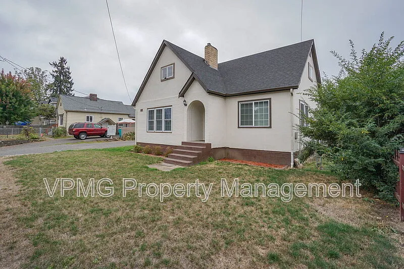 3 bed, 2.0 bath, 1490 sqft, $2,595 — Photo 2