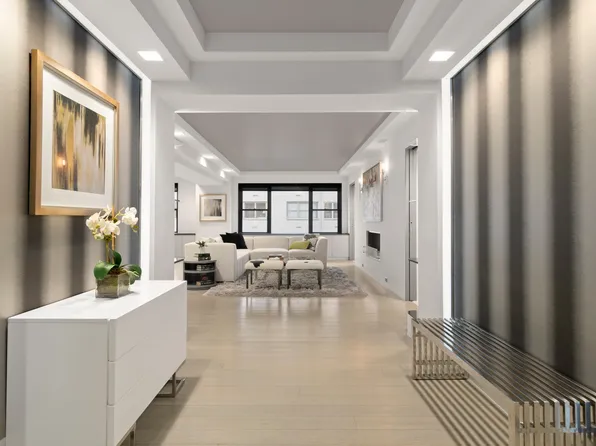 1025 5th Avenue image 1 of 9