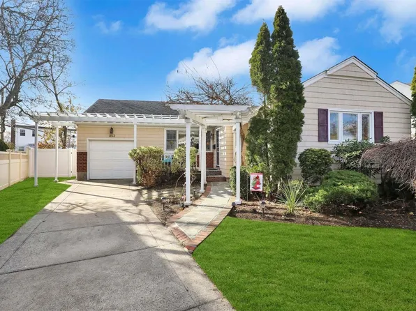 853 Cornell Road, Franklin Square, NY 11010