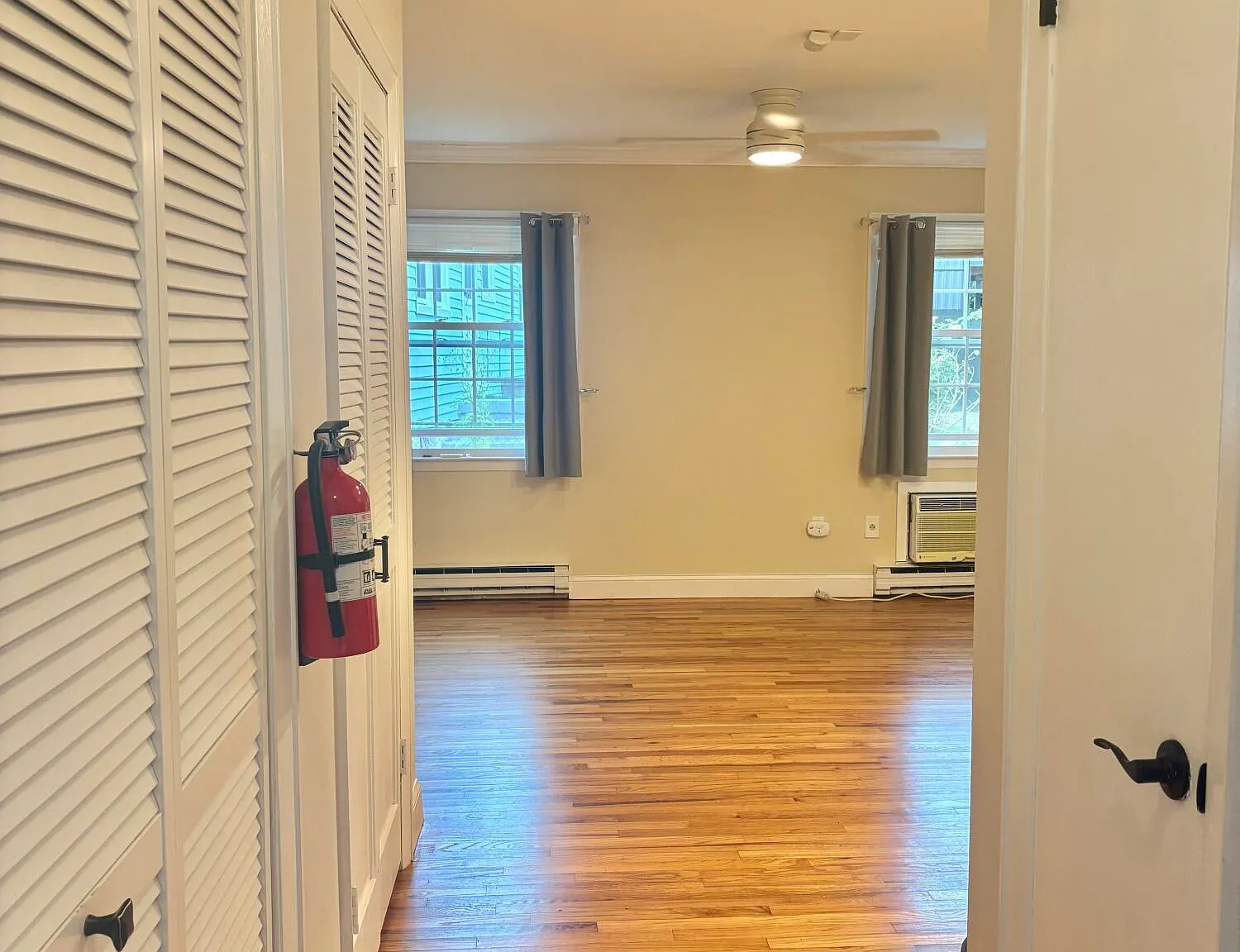 Studio, $1,950 — Photo 4