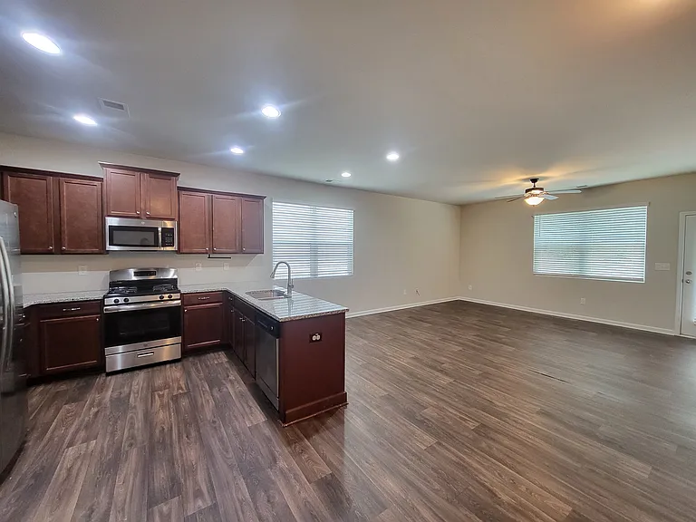 54 Laurel Dr E — Photo 8