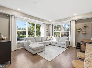3985 Norton Pl UNIT 104, Fairfax, VA 22030