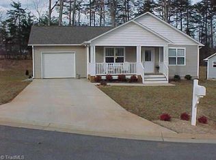 1713 E Willa Place Dr, Kernersville, NC 27284