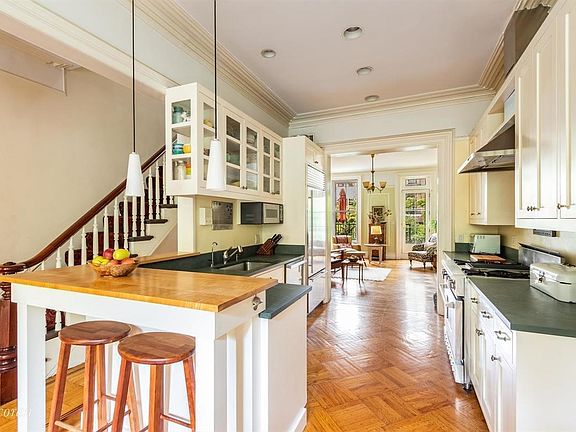 2nd image of 408 Sackett St