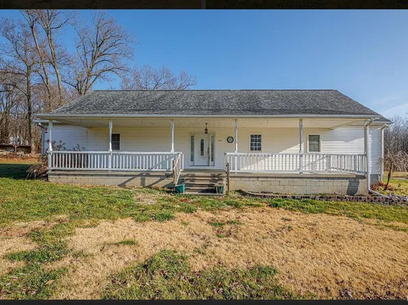 10066 E Easy St, Oakland City, IN 47660