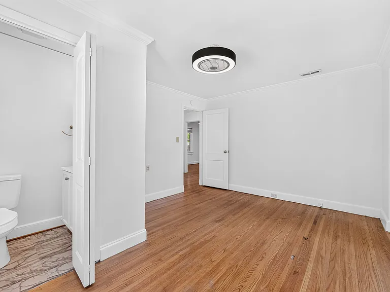 2113 Scott Ave — Photo 9
