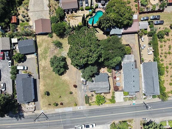 4th image of 733 University Street