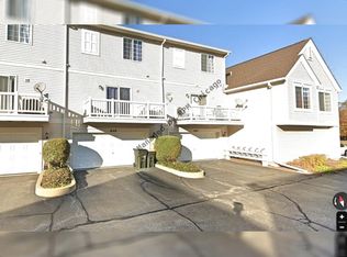 649 Cary Woods Cir, Cary, IL 60013