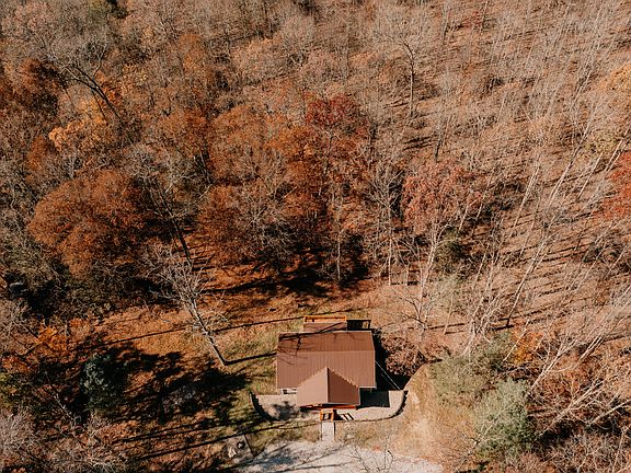 3rd image of 24 Daisy Dr
