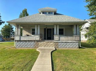 221 S Pine St, Irving, IL 62051