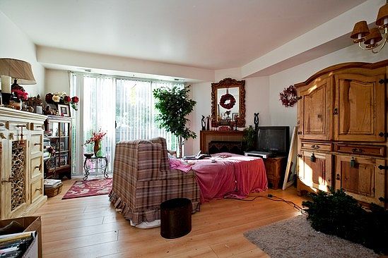 3rd image of 1520 Darien Lake Dr