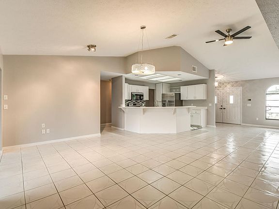 5th image of 2341 SE Stargrass St